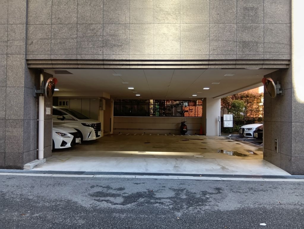 フィオレ上本町駐車場｜ 月極駐車場ナビ